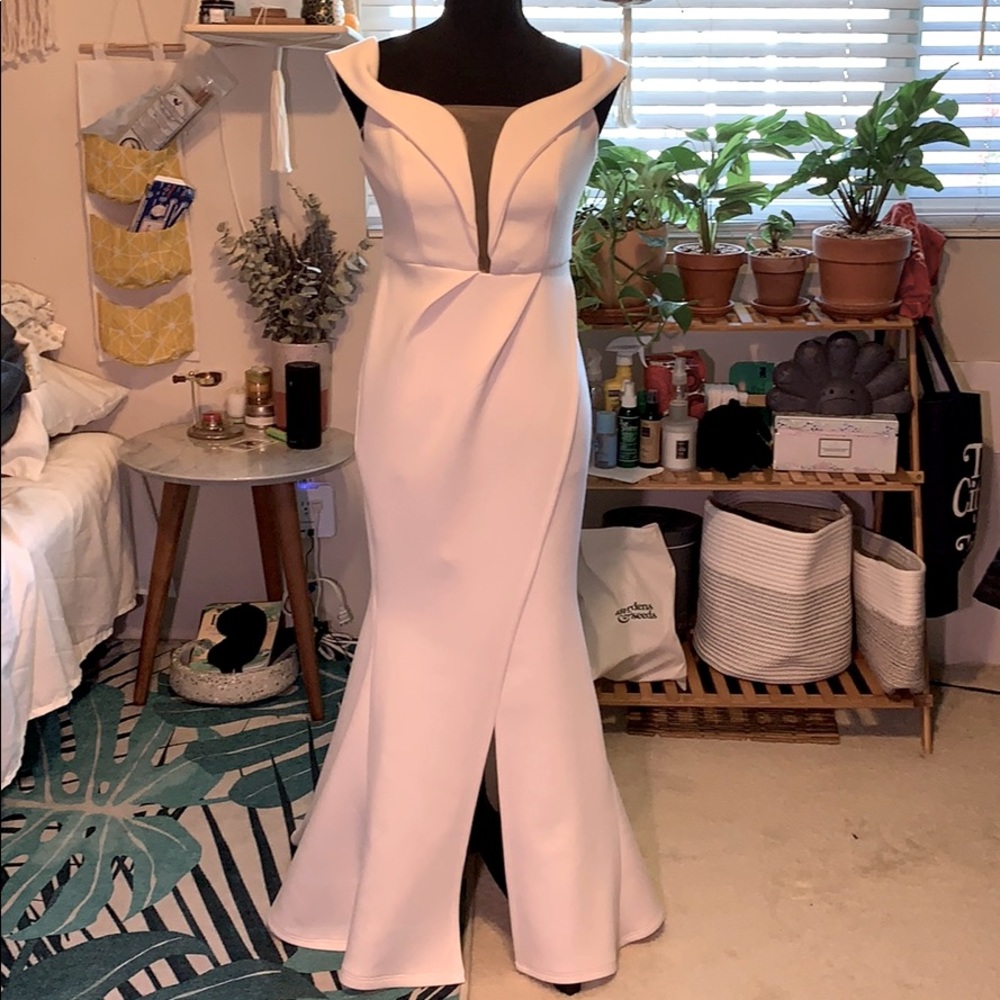 Brand NEW Deal Emilia Isabelle Maxi Dress